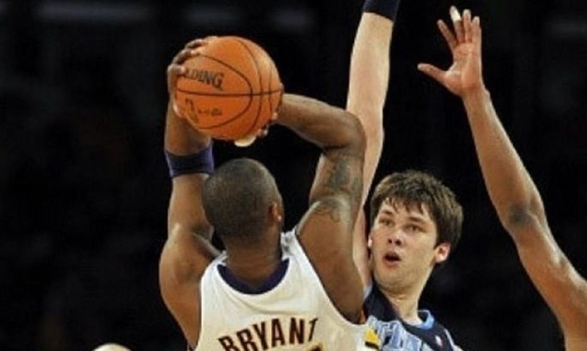 Бил в бедро: украинский баскетболист признался, что хотел нарочно травмировать Коби Брайанта Бил в бедро: украинский баскетболист признался, что хотел нарочно травмировать Коби Брайанта