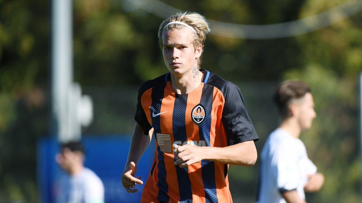 Талант "Шахтера" Мудрик одним движением принял мяч, сброшенный с крыши пятиэтажки: видео Талант "Шахтера" Мудрик одним движением принял мяч, сброшенный с крыши пятиэтажки: видео