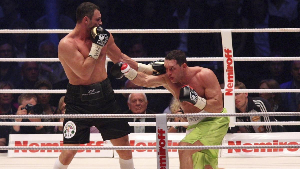 Мов молотом по голові: 10 років як Кличко жорстко нокаутував суперника – відео Мов молотом по голові: 10 років як Кличко жорстко нокаутував суперника – відео