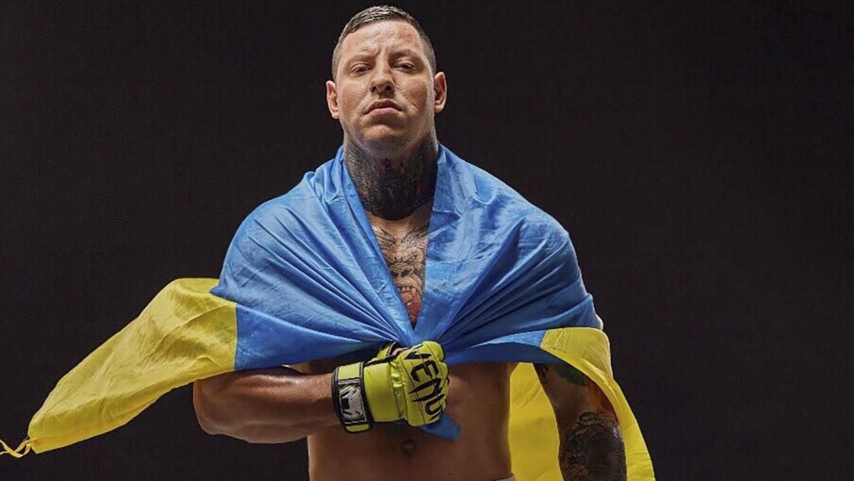 Боец Можаров избил российского блогера Мернеса – подробности Боец Можаров избил российского блогера Мернеса – подробности