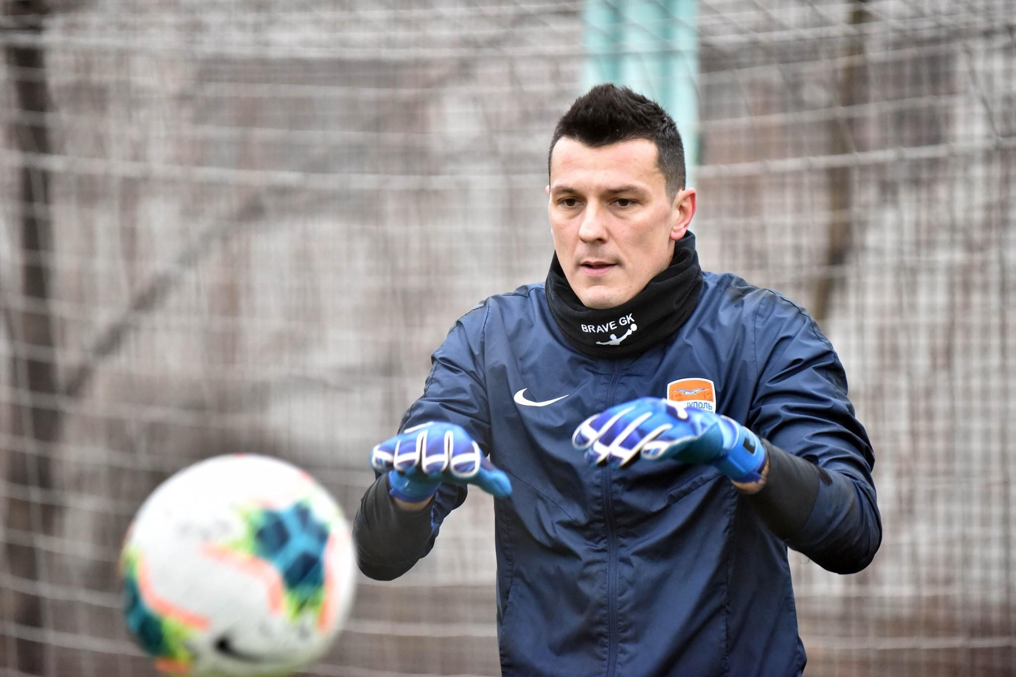 Легендарний Худжамов завершив кар'єру і буде працювати експертом на телеканалах "Футбол" Легендарний Худжамов завершив кар'єру і буде працювати експертом на телеканалах "Футбол"