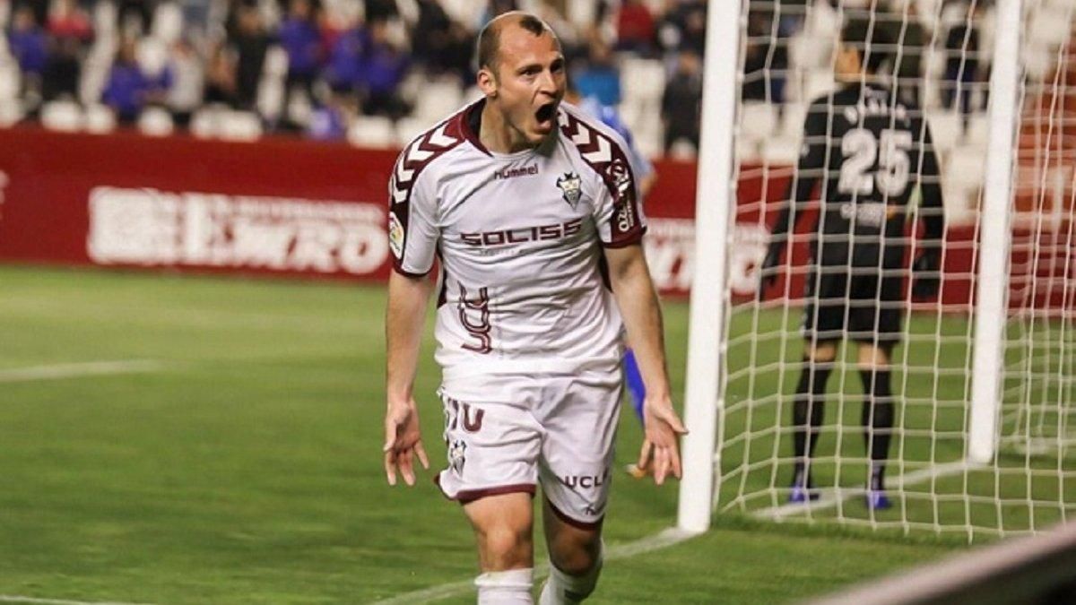 Матч чемпіонату Іспанії, який перервали через образи Романа Зозулі, все ж дограють Матч чемпіонату Іспанії, який перервали через образи Романа Зозулі, все ж дограють