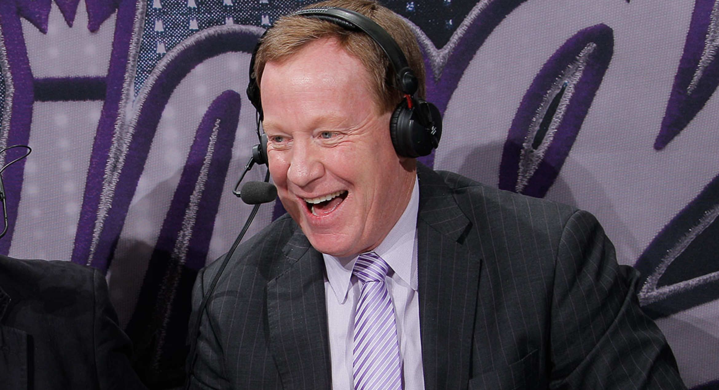 Клуб українця звільнив коментатора за слова "життя кожної людини важливе" Клуб українця звільнив коментатора за слова "життя кожної людини важливе"