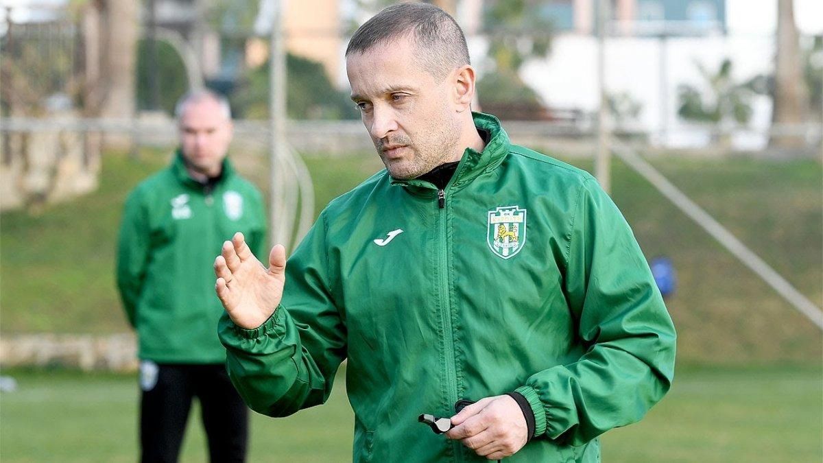 Всі шоковані: тренер "Карпат" емоційно відреагував на спалах COVID-19 у команді Всі шоковані: тренер "Карпат" емоційно відреагував на спалах COVID-19 у команді