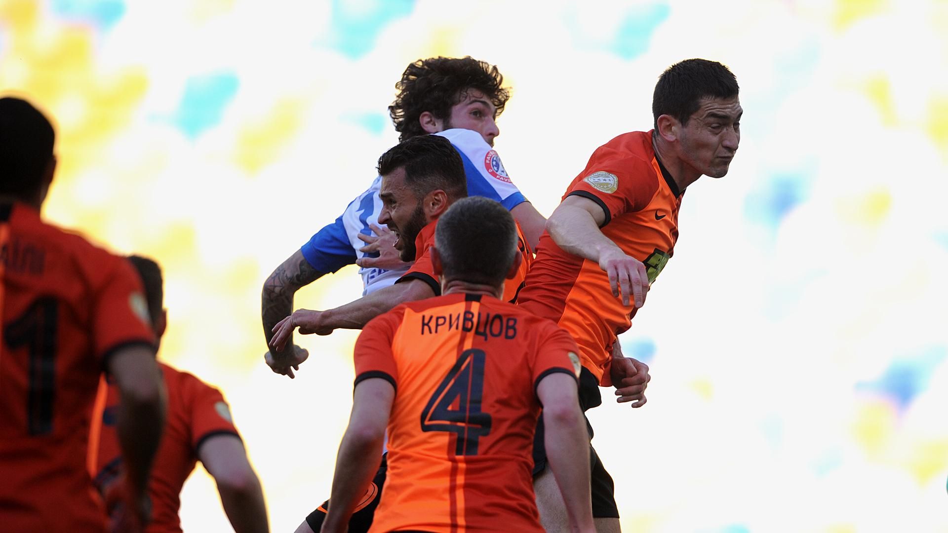 Степаненко симулировал? Футболист "Шахтера" выдал себя, взявшись не за ту сторону лица – видео Степаненко симулировал? Футболист "Шахтера" выдал себя, взявшись не за ту сторону лица – видео