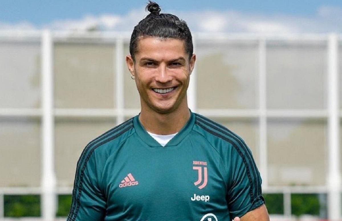 Роналду опередил Месси и стал первым футболистом-миллиардером в мире - Forbes Роналду опередил Месси и стал первым футболистом-миллиардером в мире - Forbes