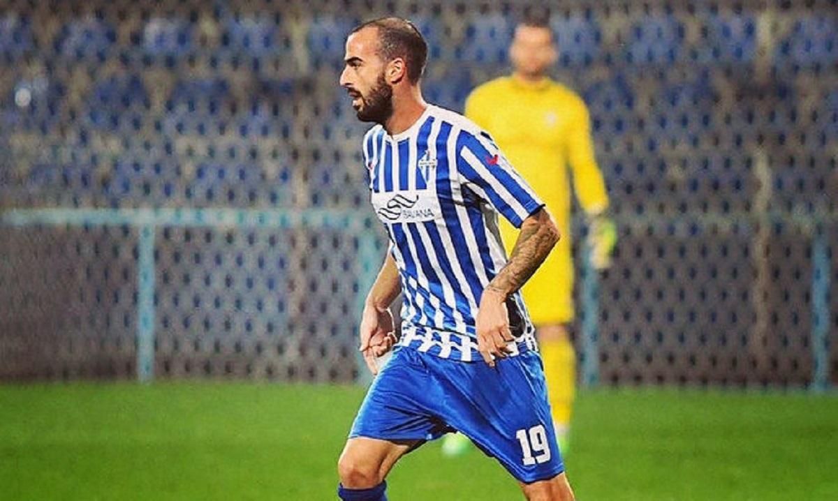 У Чорногорії футболіст забив розкішний гол з центру поля, перекинувши м'яч за воротаря: відео У Чорногорії футболіст забив розкішний гол з центру поля, перекинувши м'яч за воротаря: відео