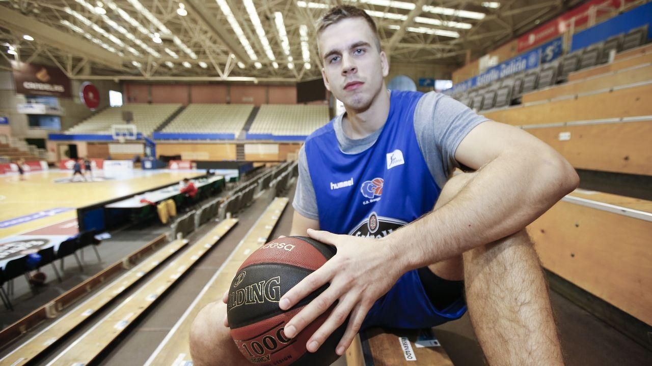 В команде игрока сборной Украины обнаружили коронавирус В команде игрока сборной Украины обнаружили коронавирус