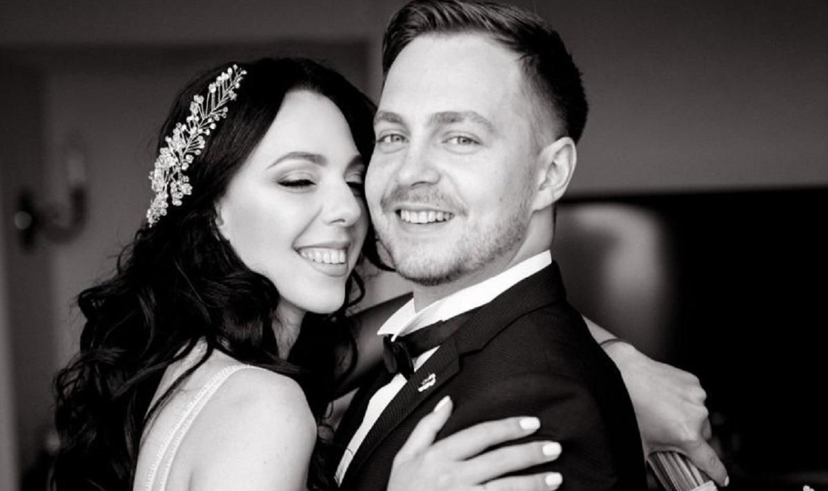 Вратарь сборной Украины Олег Петров женился на певице Сони Кей: фото Вратарь сборной Украины Олег Петров женился на певице Сони Кей: фото