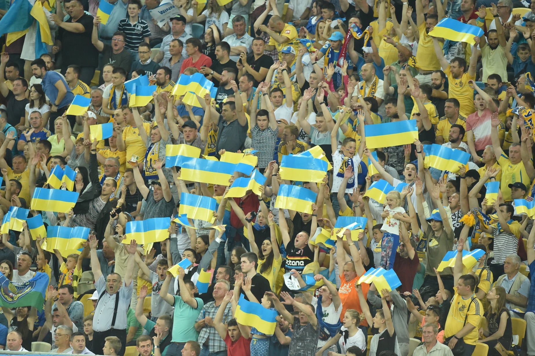 Минздрав просит смягчить карантин на стадионах: смогут ли фанаты посещать матчи