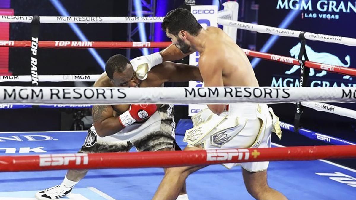 Чотири яскраві нокаути: як повернувся бокс у США – відео Чотири яскраві нокаути: як повернувся бокс у США – відео