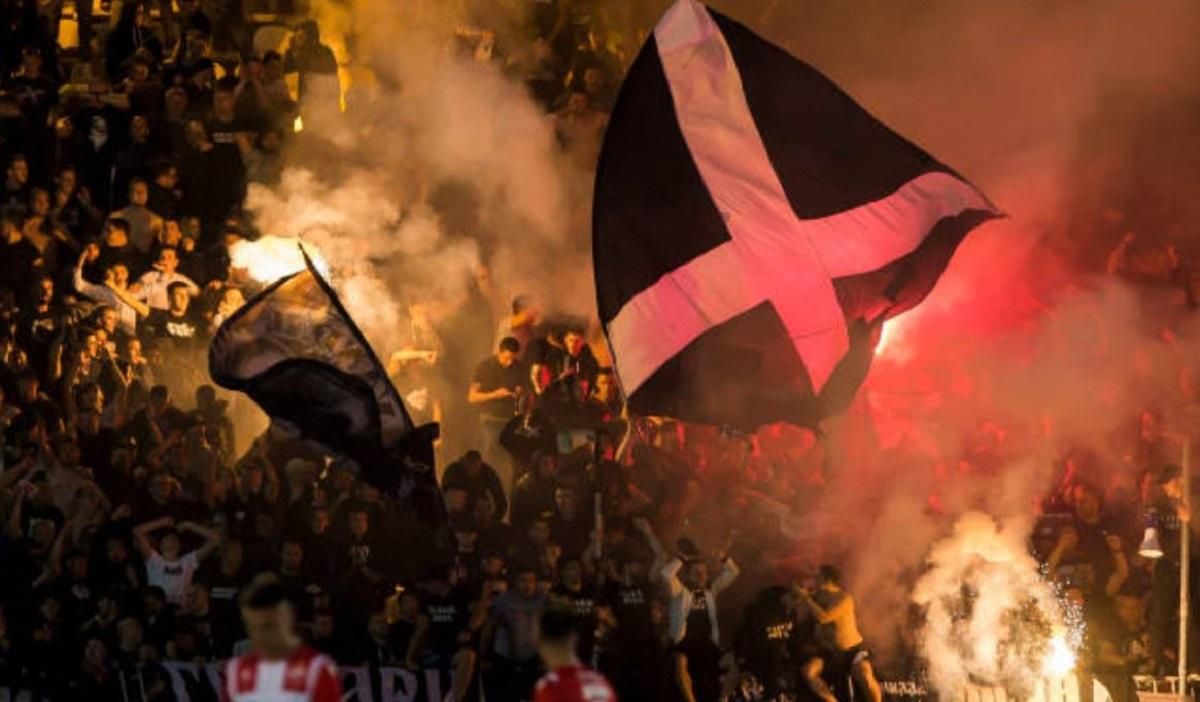 Переполненные трибуны и несоблюдение ограничений: в Сербии состоялось "вечное дерби" – видео Переполненные трибуны и несоблюдение ограничений: в Сербии состоялось "вечное дерби" – видео