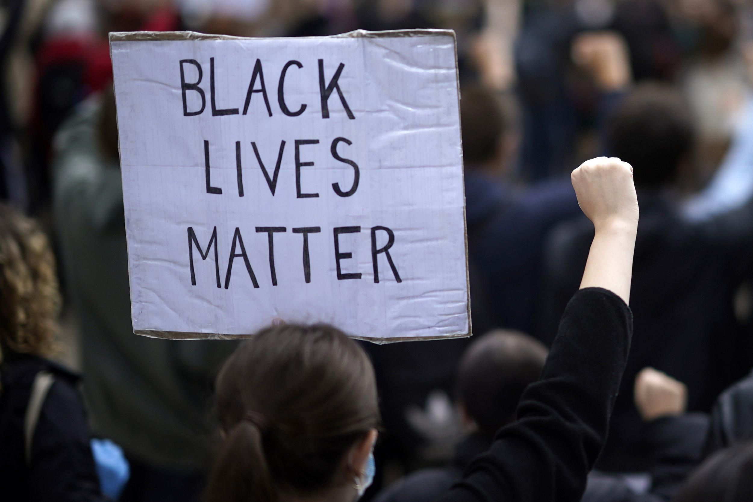 В Англии хотят убрать фамилии с футболок футболистов для поддержки Джорджа Флойда В Англии хотят убрать фамилии с футболок футболистов для поддержки Джорджа Флойда