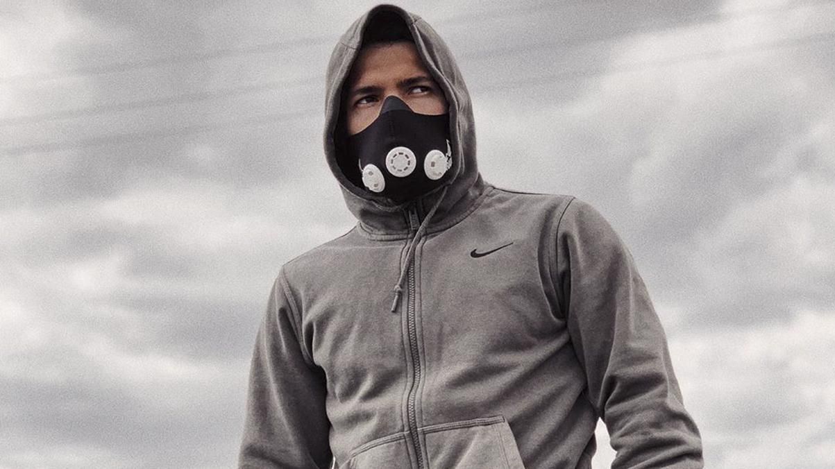 Больной COVID-19 футболист "Карпат" разгуливал по центру Львова без маски: фото Больной COVID-19 футболист "Карпат" разгуливал по центру Львова без маски: фото