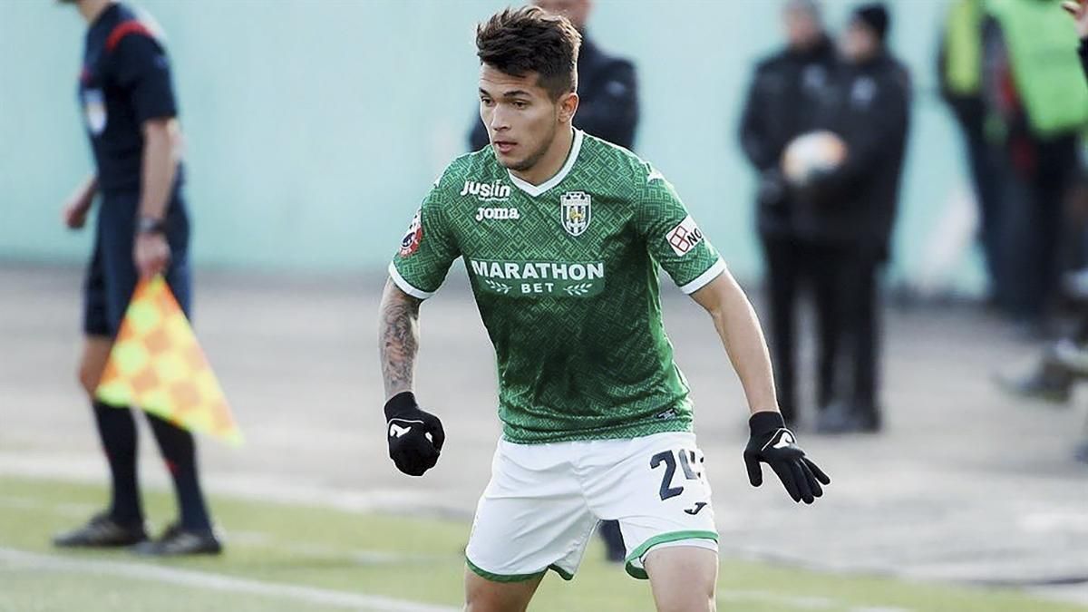 Заражений COVID-19 футболіст "Карпат" прогулювався центром Львова: став відомий стан гравця Заражений COVID-19 футболіст "Карпат" прогулювався центром Львова: став відомий стан гравця