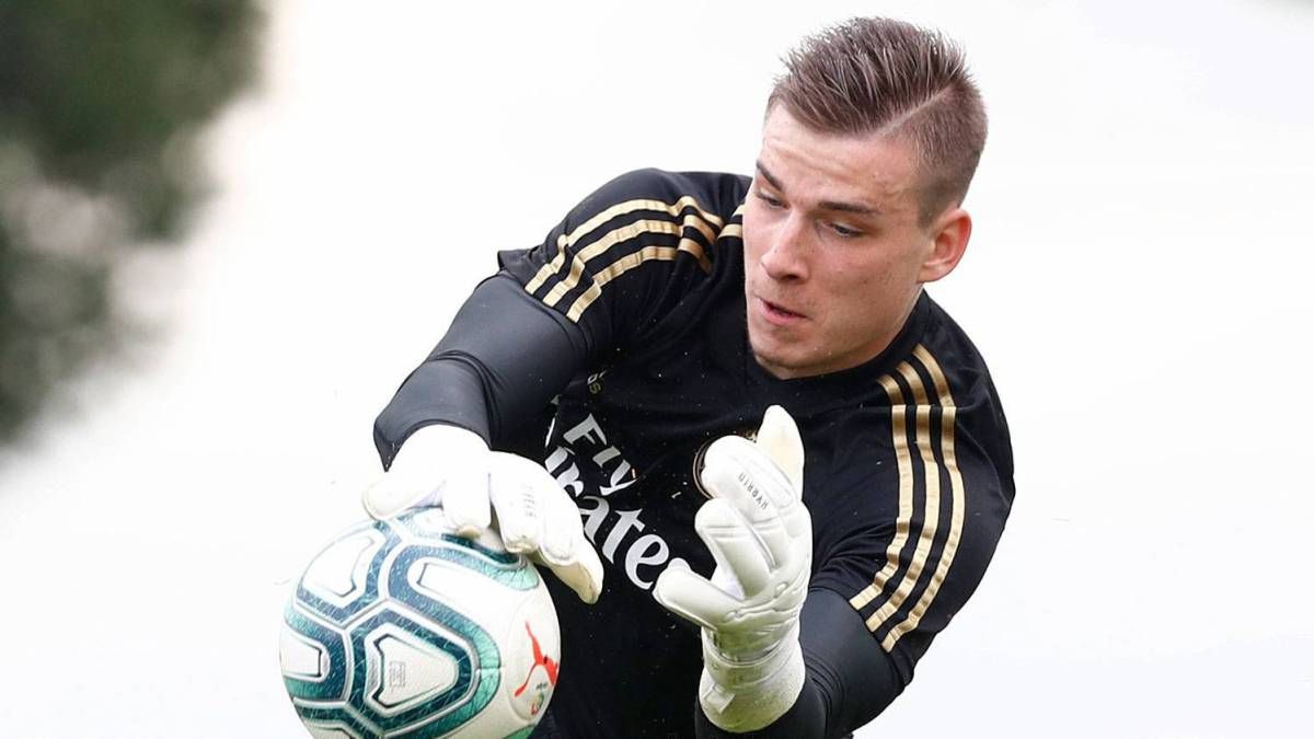 "Как можно с "Зари" перейти в "Реал"? Карьера Лунина – космос": Леднев о трансфере украинца "Как можно с "Зари" перейти в "Реал"? Карьера Лунина – космос": Леднев о трансфере украинца