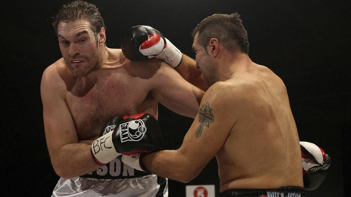 Сочный нокдаун: первое падение Фьюри, которое могло поставить крест на амбициях Тайсона – видео Сочный нокдаун: первое падение Фьюри, которое могло поставить крест на амбициях Тайсона – видео