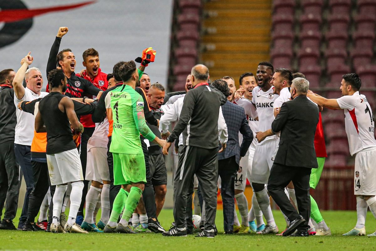 Голливуд позавидует: отменен шедевр игрока "Шахтера" в драматичном матче "Галатасарая" Голливуд позавидует: отменен шедевр игрока "Шахтера" в драматичном матче "Галатасарая"