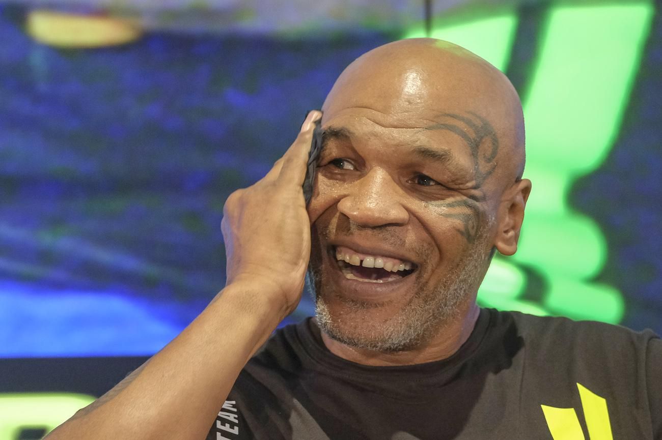 Тренування Майка Тайсона на лапах Тренування Майка Тайсона на лапах