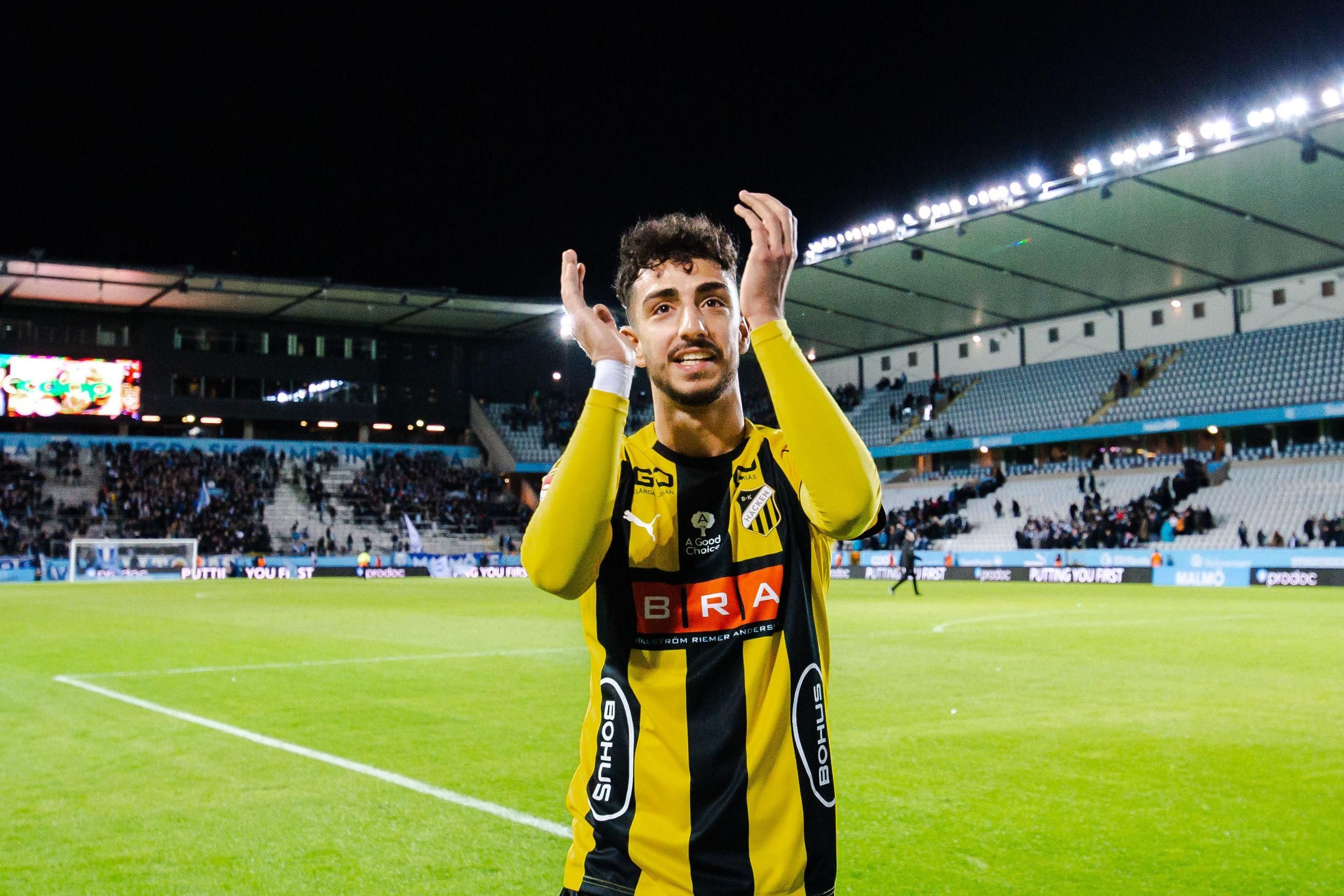 Вратарь едва не убился: футболист забил супергол ударом со своей половины поля – видео Вратарь едва не убился: футболист забил супергол ударом со своей половины поля – видео