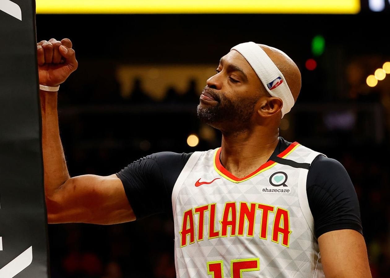 Автор найефектнішого данку в історії баскетболу завершив кар'єру: відео
Автор найефектнішого данку в історії баскетболу завершив кар'єру: відео