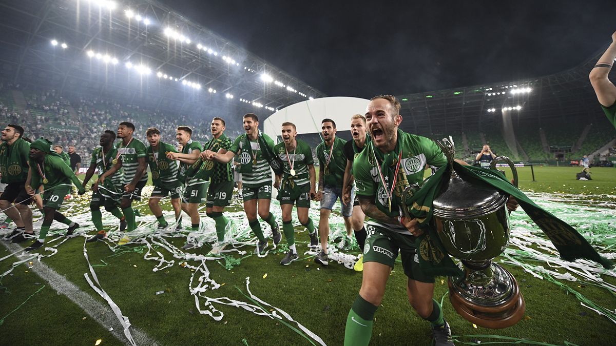 Песни с фанами, алкоголь и фейерверки: как Реброва с "Ференцварошем" награждали – видео Песни с фанами, алкоголь и фейерверки: как Реброва с "Ференцварошем" награждали – видео