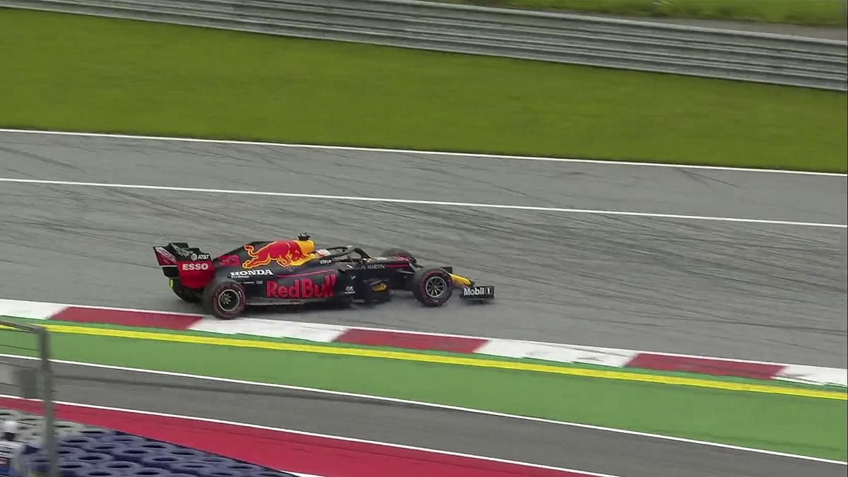 Розворот на 360 градусів: Формула-1 повернулася втратою керування Ферстаппена – відео Розворот на 360 градусів: Формула-1 повернулася втратою керування Ферстаппена – відео