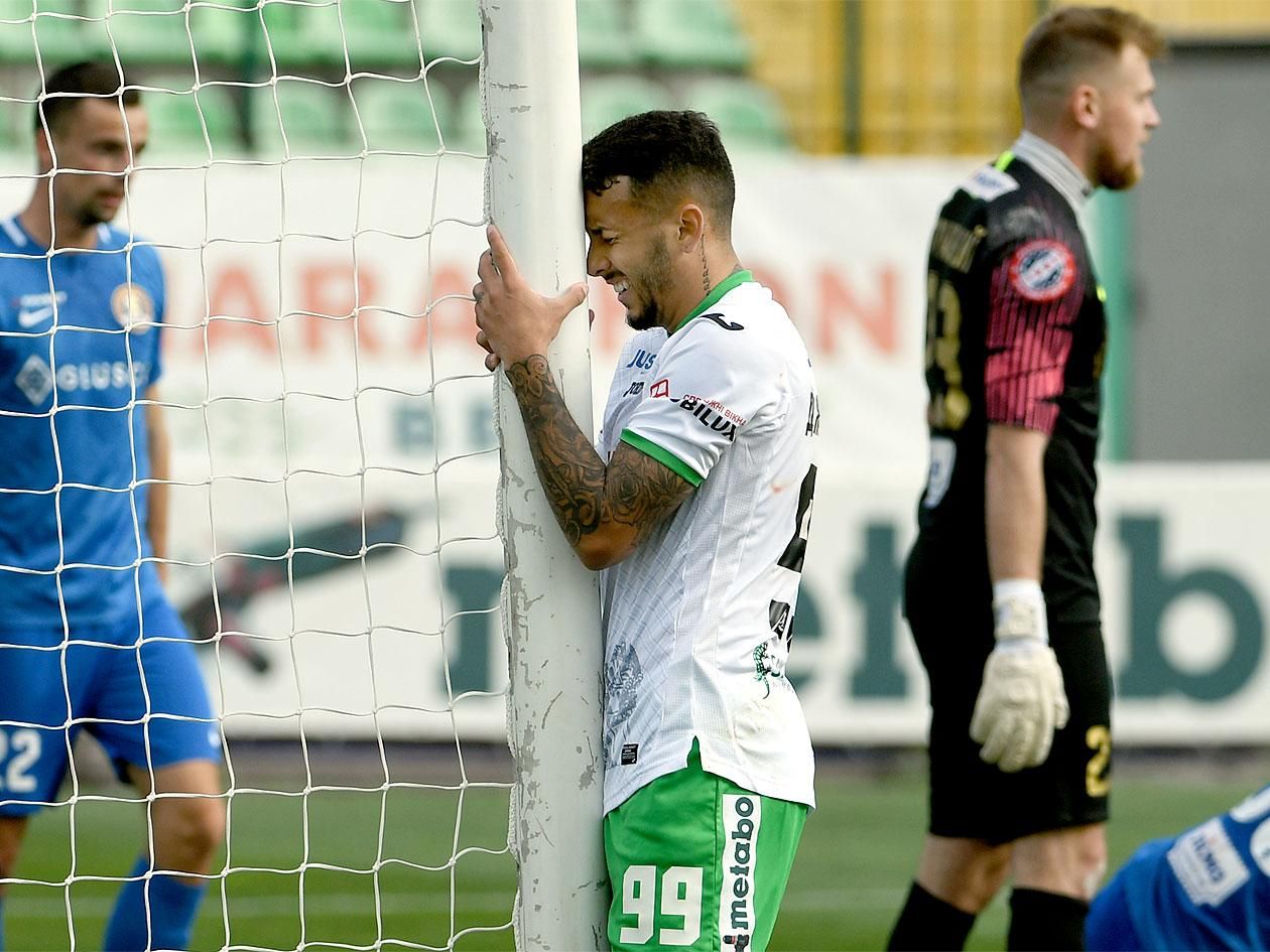 "Карпаты" могут лишить профессионального статуса: все футболисты станут свободными агентами "Карпаты" могут лишить профессионального статуса: все футболисты станут свободными агентами