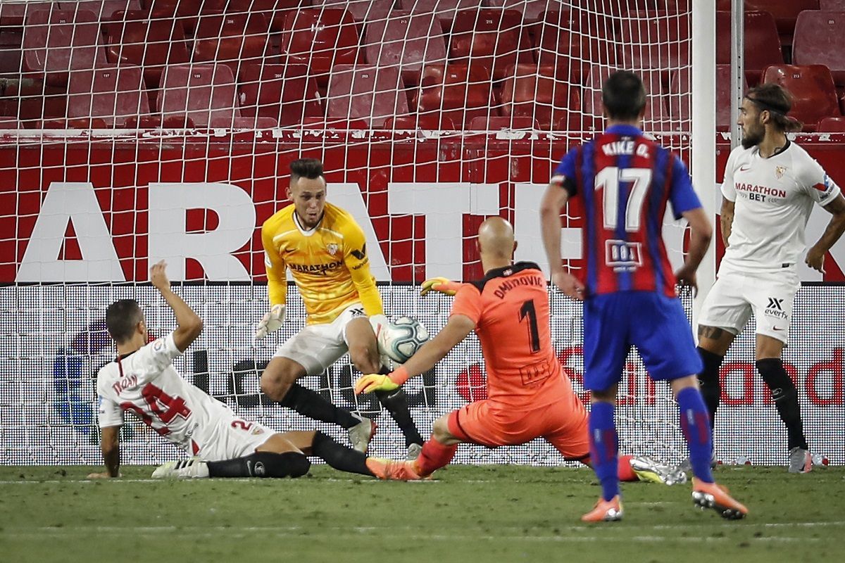 Півзахисник Окампос став у ворота та врятував драматичну перемогу для "Севільї": відео Півзахисник Окампос став у ворота та врятував драматичну перемогу для "Севільї": відео