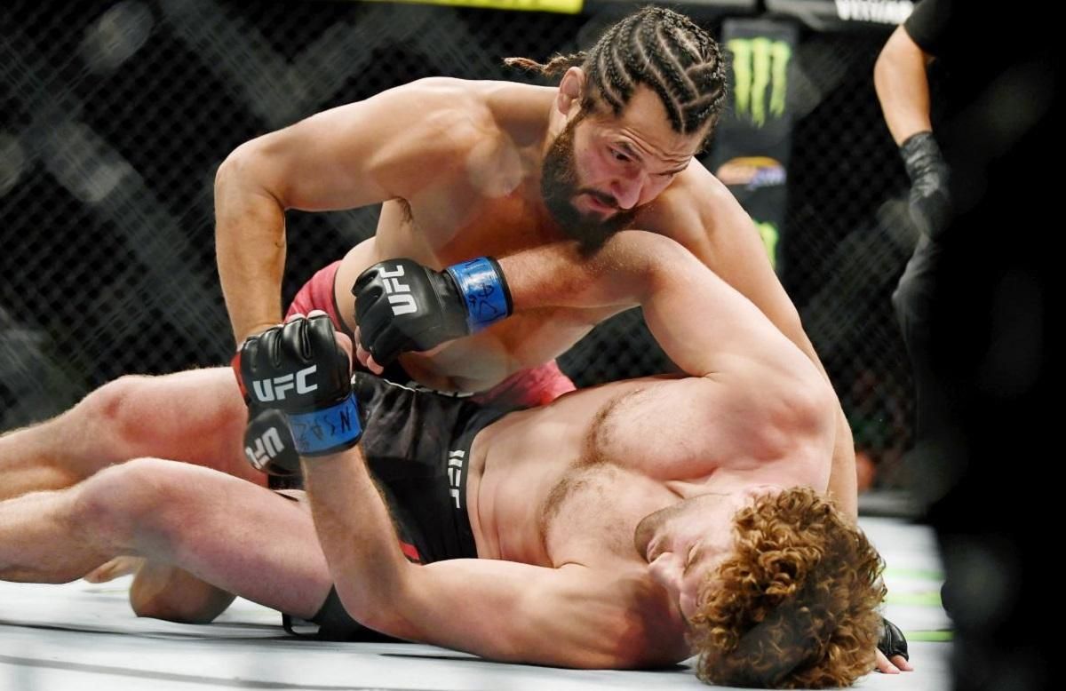 Масвідаль одним ударом коліна "відключив" суперника: відео найшвидшого нокауту в історії UFC