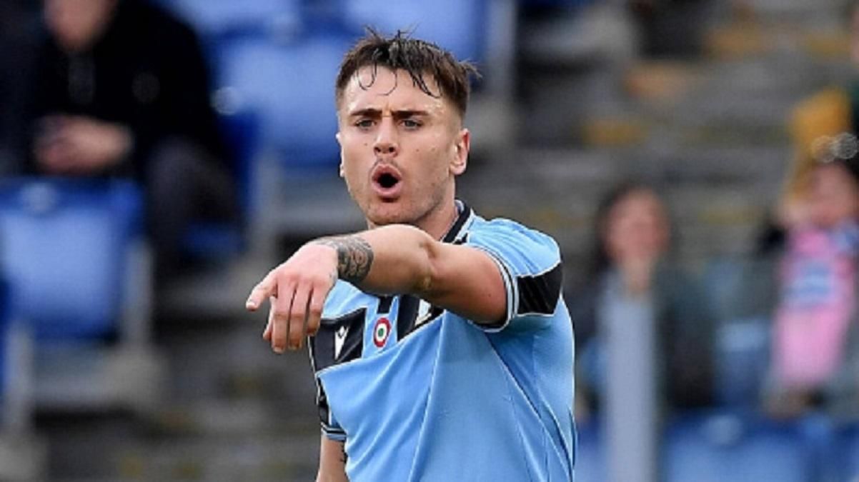 Защитник "Лацио" укусил соперника в матче с неожиданным результатом: видео
Защитник "Лацио" укусил соперника в матче с неожиданным результатом: видео