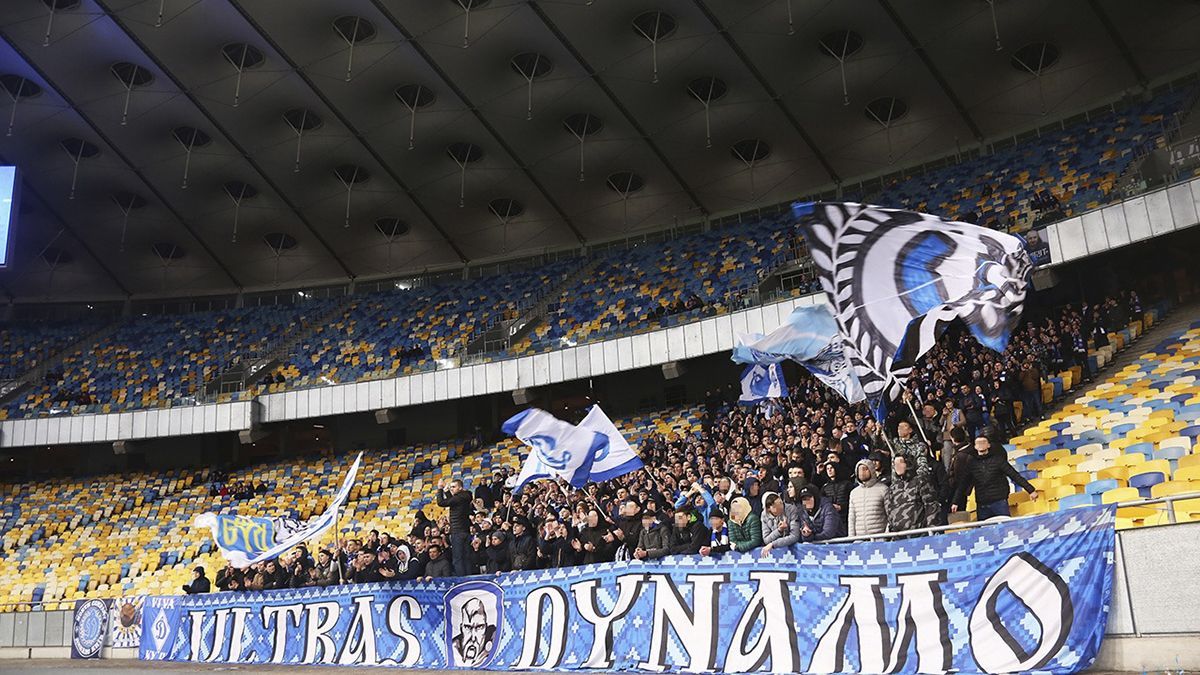 Ловили кротів: ультрас "Динамо" показали відео скидання на поле плюшевих сов у грі з "Шахтарем" Ловили кротів: ультрас "Динамо" показали відео скидання на поле плюшевих сов у грі з "Шахтарем"