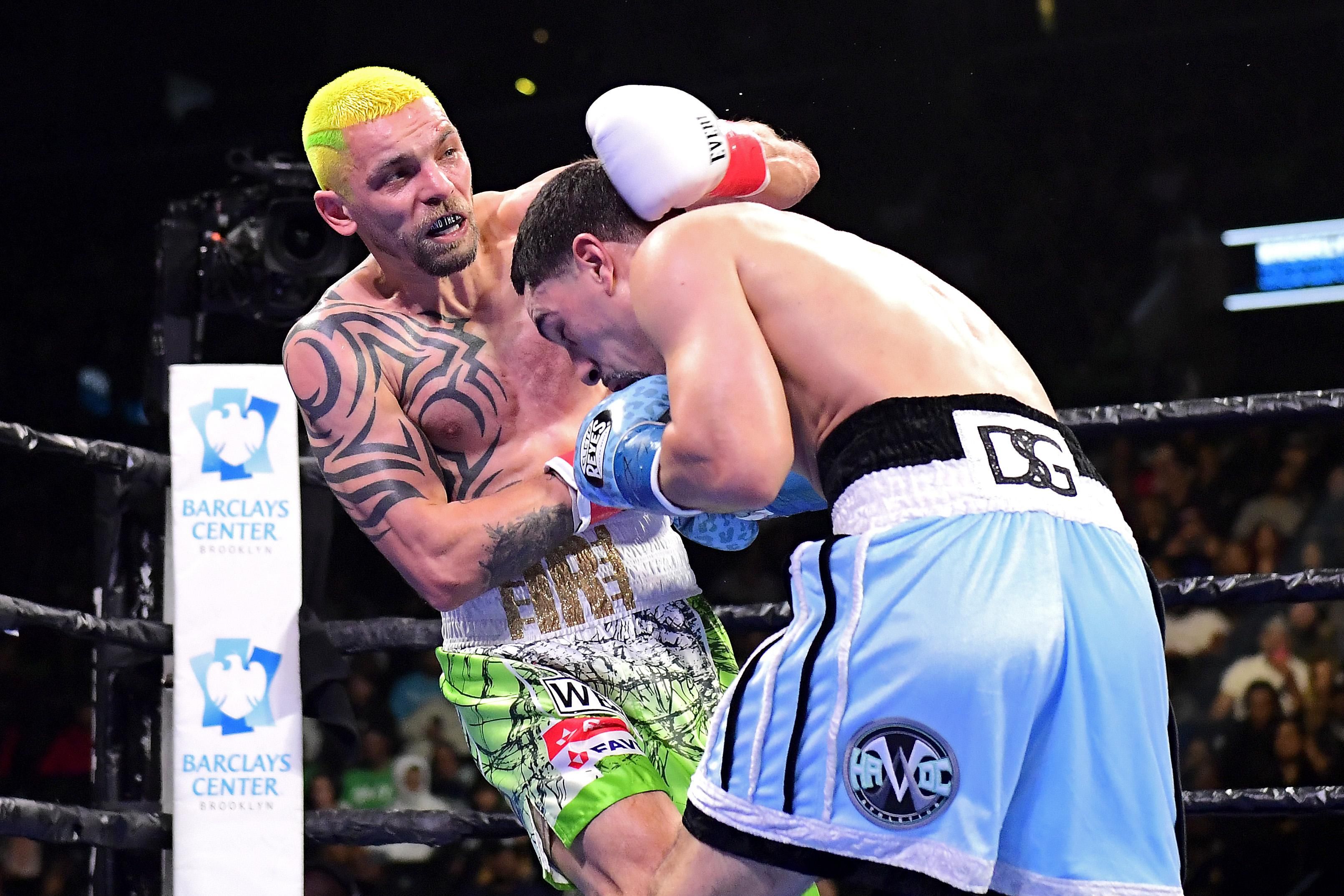 Український боксер Редкач кинув виклик скандальному американцю: відео Український боксер Редкач кинув виклик скандальному американцю: відео