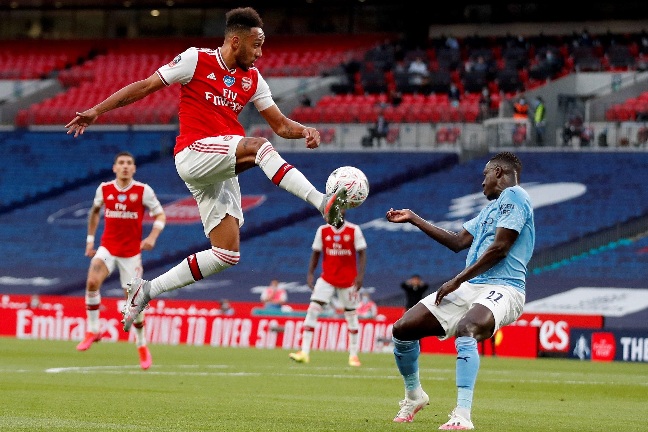 "Арсенал" выбил "Манчестер Сити" Зинченко из Кубка Англии благодаря дублю Обамеянга: видео "Арсенал" выбил "Манчестер Сити" Зинченко из Кубка Англии благодаря дублю Обамеянга: видео