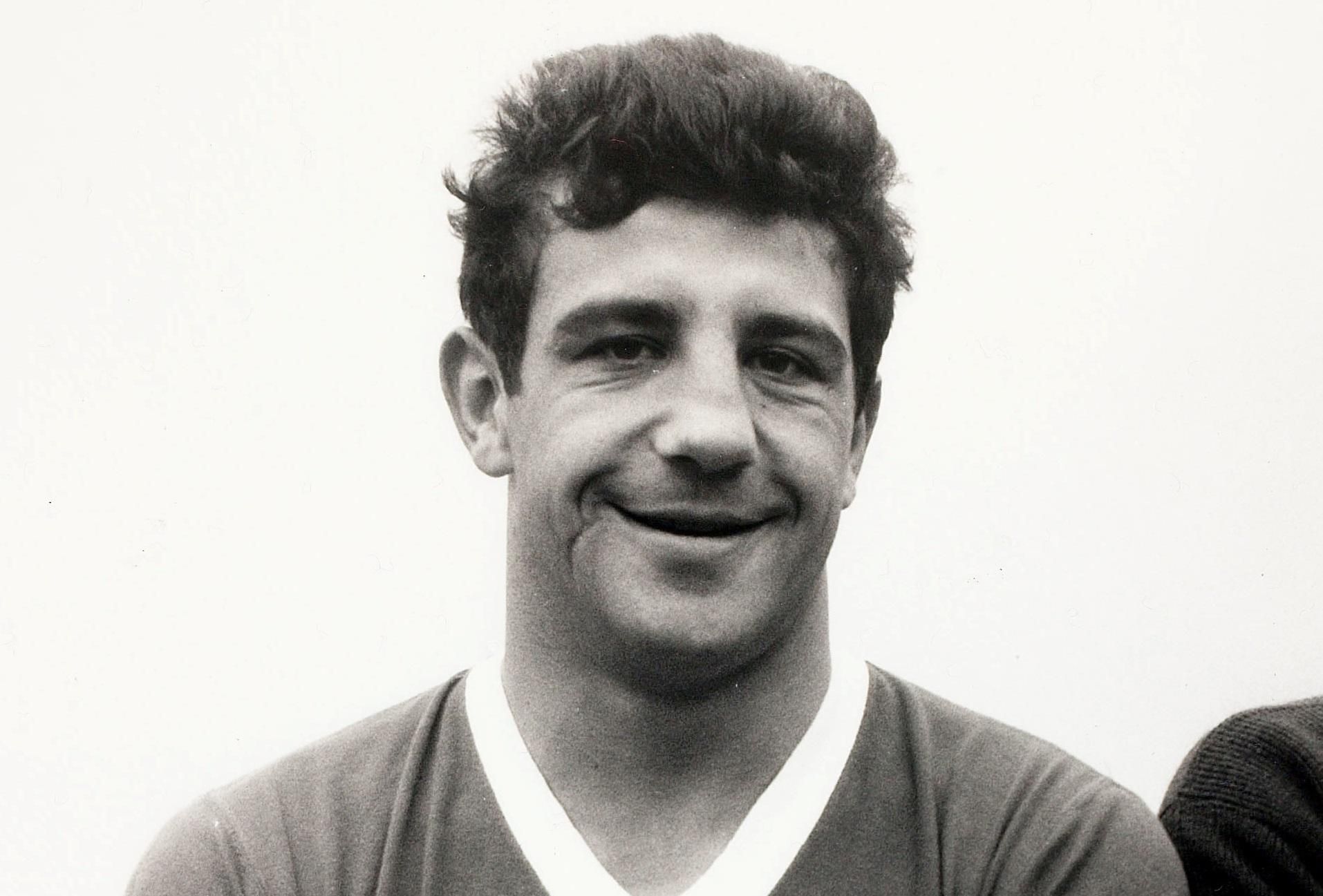 Умер форвард МЮ Алекс Доусон: он дважды выигрывал чемпионат Англии и был "малышом Басби" Умер форвард МЮ Алекс Доусон: он дважды выигрывал чемпионат Англии и был "малышом Басби"