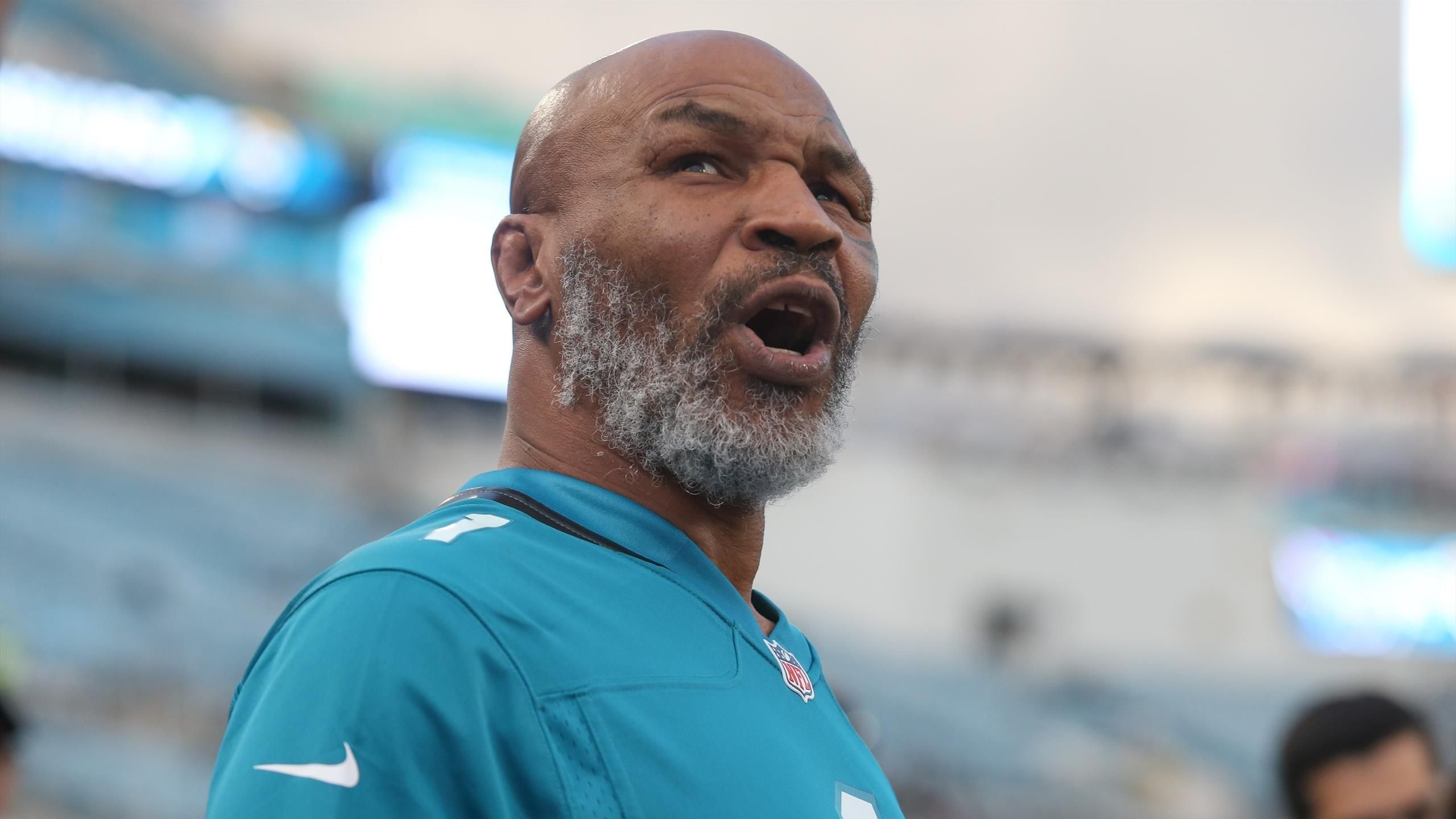 Майк Тайсон влаштував поєдинок з лютим хижаком перед поверненням у ринг: відео Майк Тайсон влаштував поєдинок з лютим хижаком перед поверненням у ринг: відео