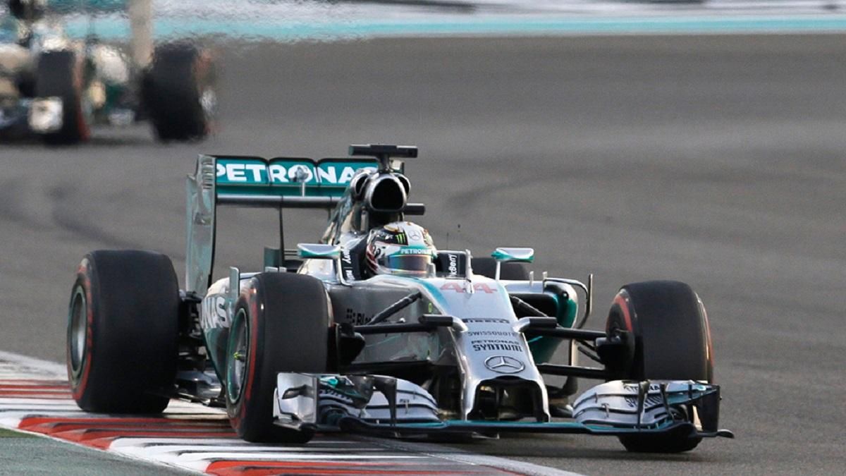 Пілоти Мерседес на чолі з Хемілтоном розірвали кваліфікацію гран-прі Угорщини Пілоти Мерседес на чолі з Хемілтоном розірвали кваліфікацію гран-прі Угорщини