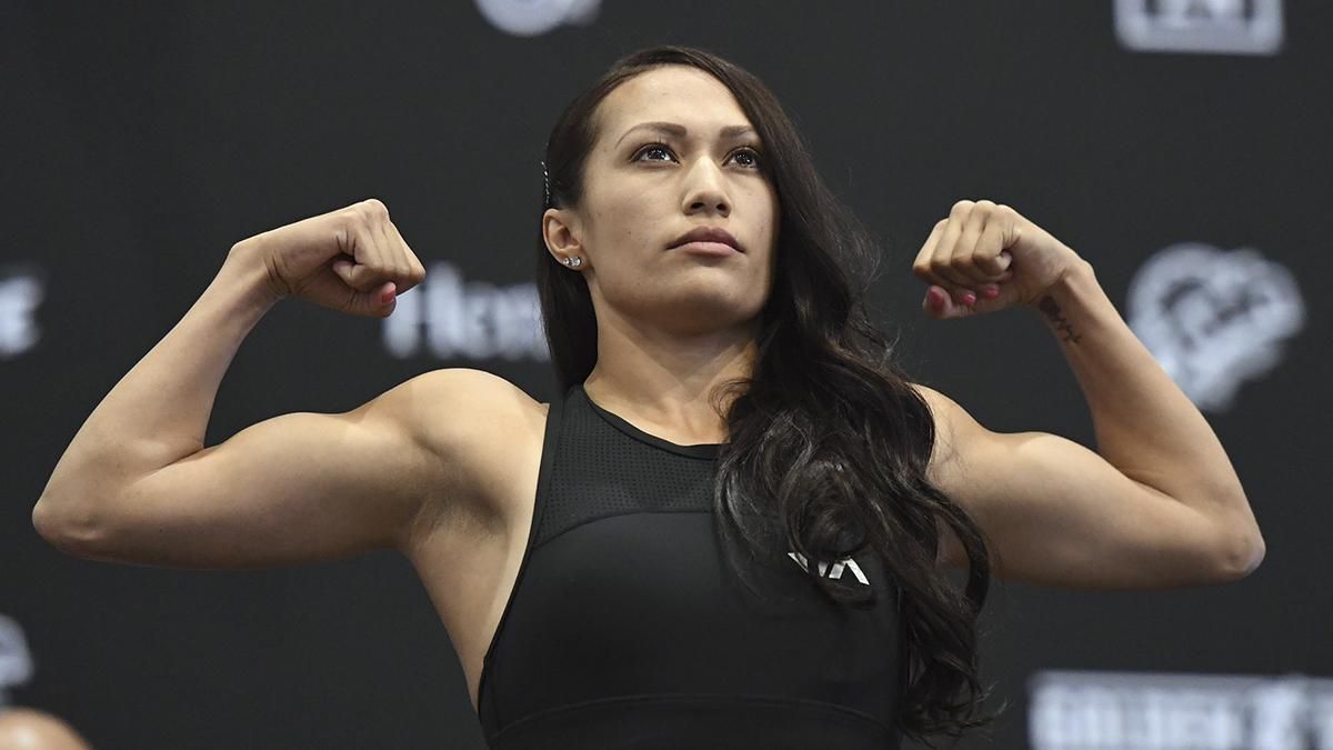 Боксерка Сеніеса Естрада нокаутувала суперницю на 7 секунд – відео Боксерка Сеніеса Естрада нокаутувала суперницю на 7 секунд – відео