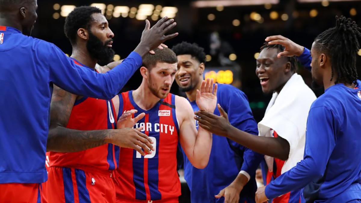 Баскетболіст Святослав Михайлюк залишається в "Детройті": стала відома нова зарплата українця Баскетболіст Святослав Михайлюк залишається в "Детройті": стала відома нова зарплата українця