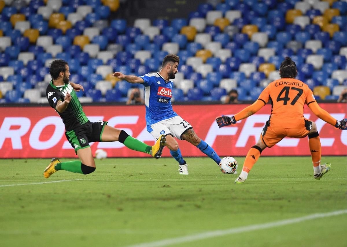 "Сассуоло" уступил "Наполи" в безумном матче с четырьмя незачисленными голами гостей: видео "Сассуоло" уступил "Наполи" в безумном матче с четырьмя незачисленными голами гостей: видео