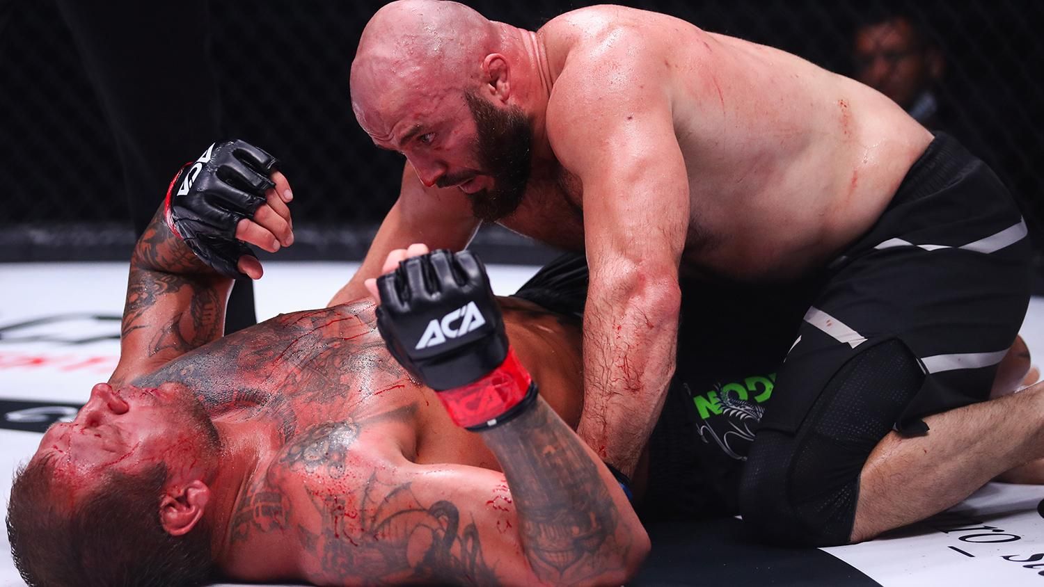 Росіянин Ємельяненко ледь стояв на ногах в аеропорту після нищівної поразки: відео Росіянин Ємельяненко ледь стояв на ногах в аеропорту після нищівної поразки: відео