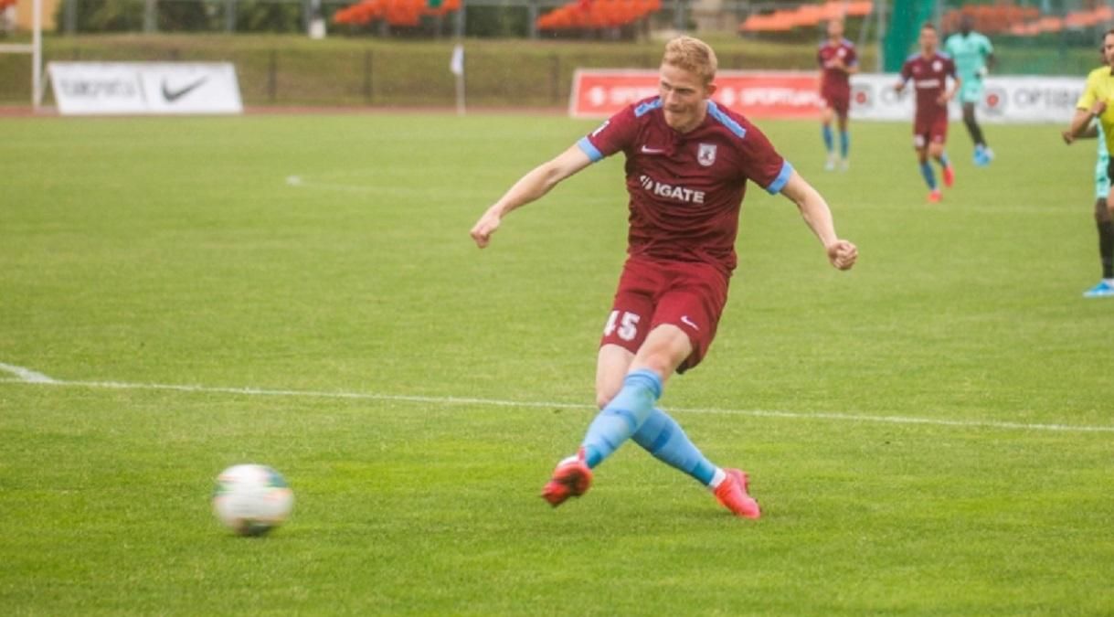 Українець ефектним голом приніс своїй команді перемогу в чемпіонаті Латвії: відео Українець ефектним голом приніс своїй команді перемогу в чемпіонаті Латвії: відео