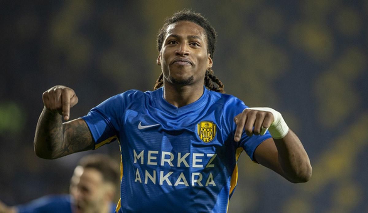 Скандальний Родрігес хоче грати в "Динамо" під керівництвом Луческу Скандальний Родрігес хоче грати в "Динамо" під керівництвом Луческу