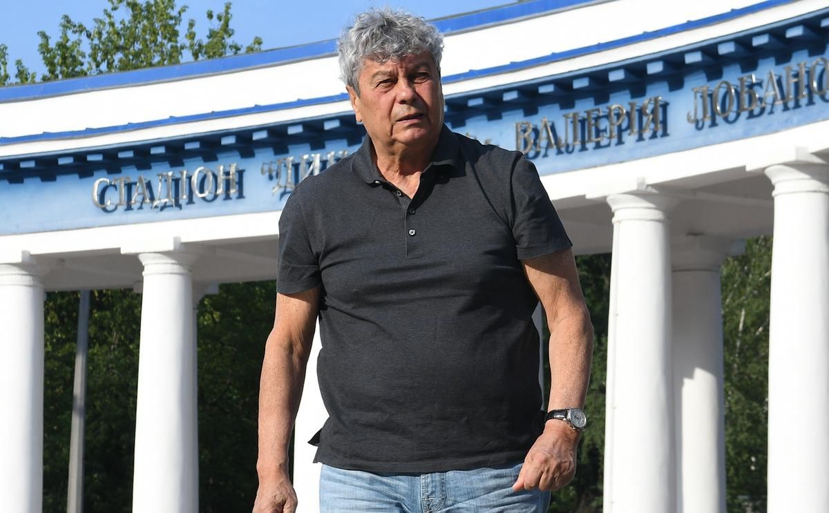 Мірча Луческу поклав квіти до пам’ятника Лобановському на стадіоні "Динамо": фото Мірча Луческу поклав квіти до пам’ятника Лобановському на стадіоні "Динамо": фото