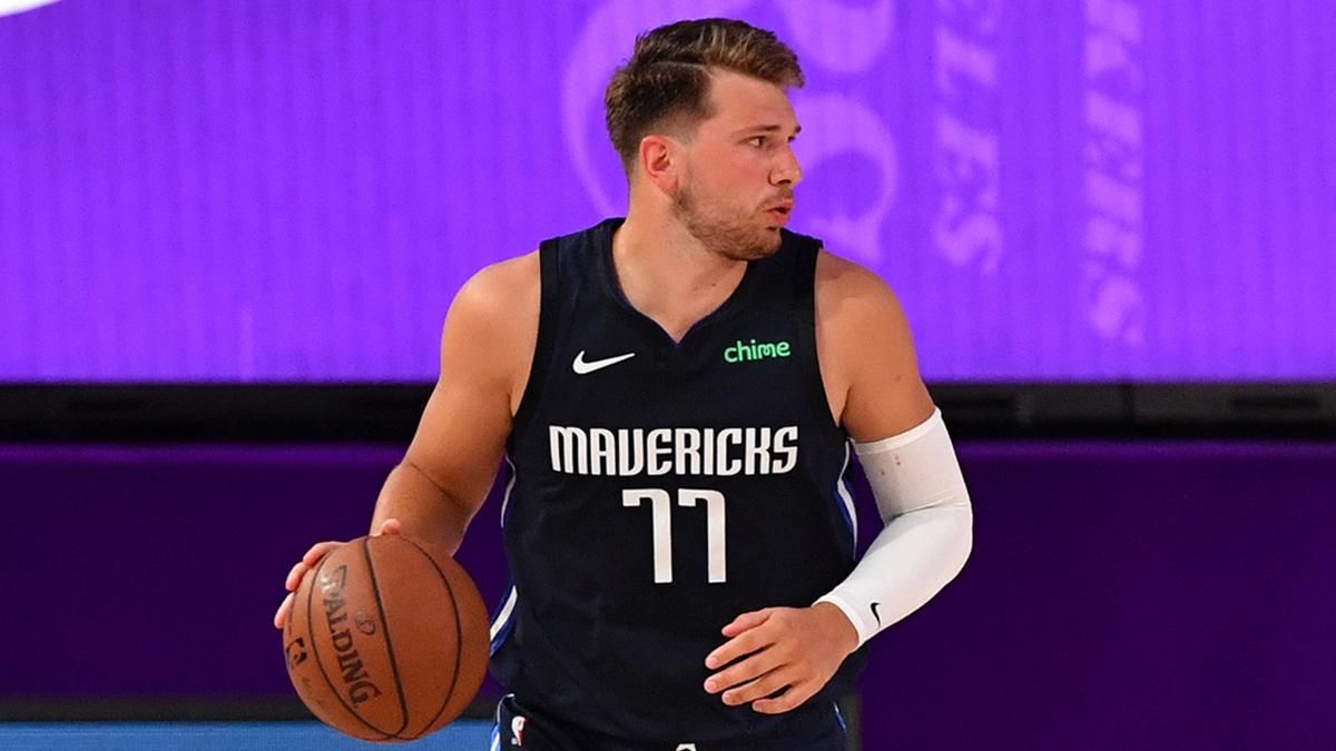 Баскетболист чудом уклонился от камеры, которая чуть не разбила ему голову во время матча НБА Баскетболист чудом уклонился от камеры, которая чуть не разбила ему голову во время матча НБА