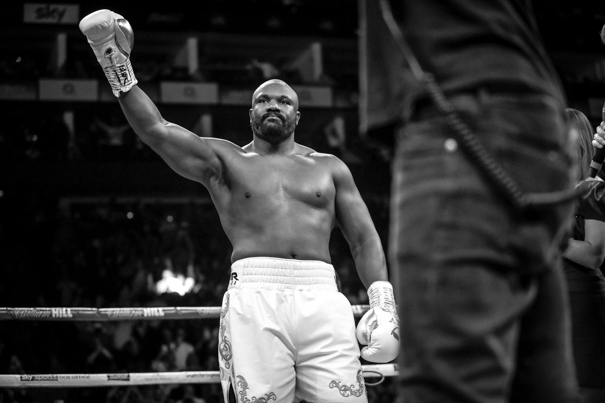 Чісора вульгарно відреагував на танець Усика під час підготовки до бою: фото 18+ Чісора вульгарно відреагував на танець Усика під час підготовки до бою: фото 18+