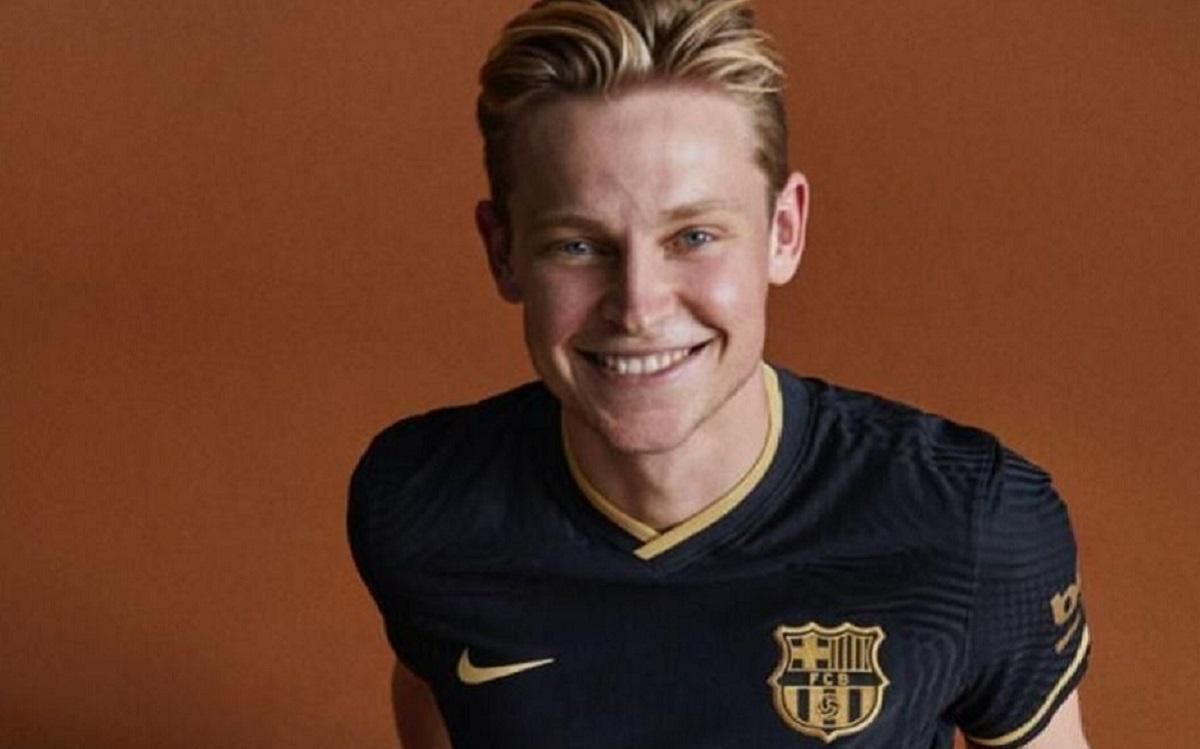 "Барселона" официально представила элегантную выездную форму: фото "Барселона" официально представила элегантную выездную форму: фото