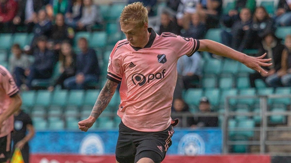 Гол Хомутова приніс команді нічию та вивів його у топ-3 найкращих бомбардирів Естонії: відео Гол Хомутова приніс команді нічию та вивів його у топ-3 найкращих бомбардирів Естонії: відео