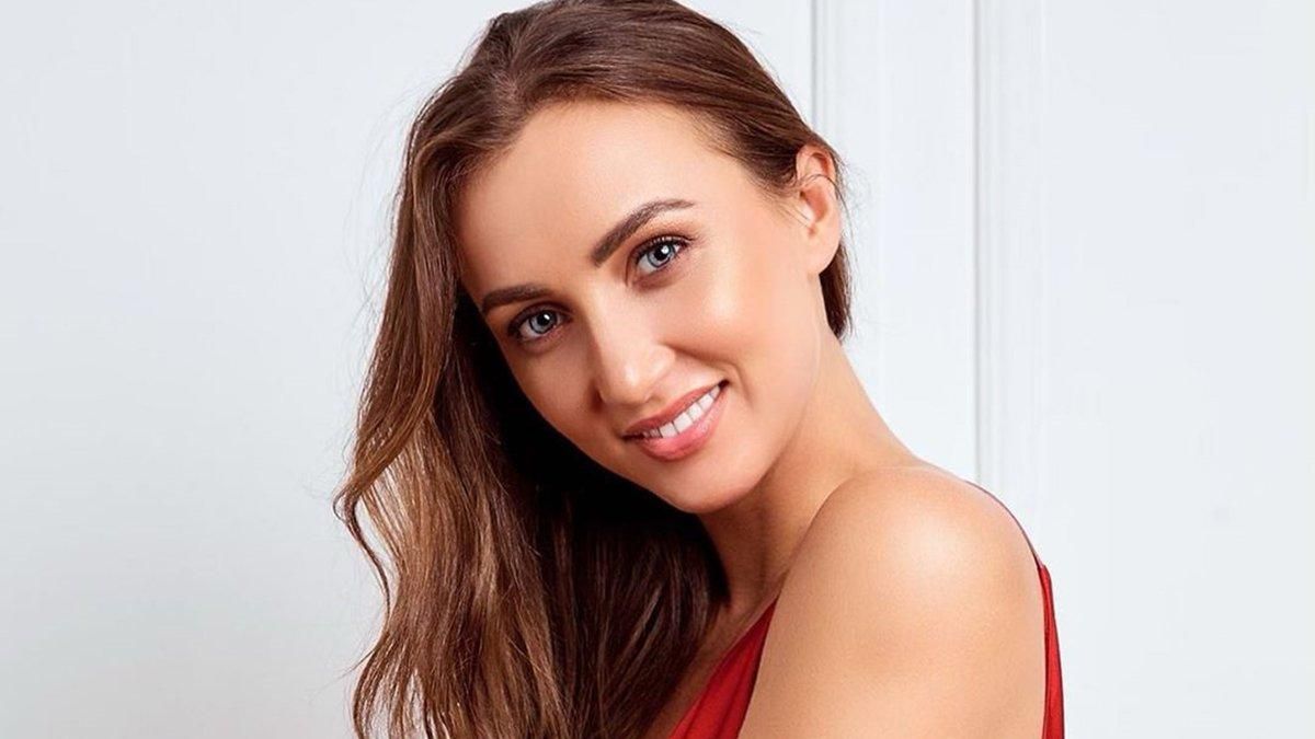 Ризатдинова показала фото в соблазнительном купальнике и призналась про "первый раз" Ризатдинова показала фото в соблазнительном купальнике и призналась про "первый раз"