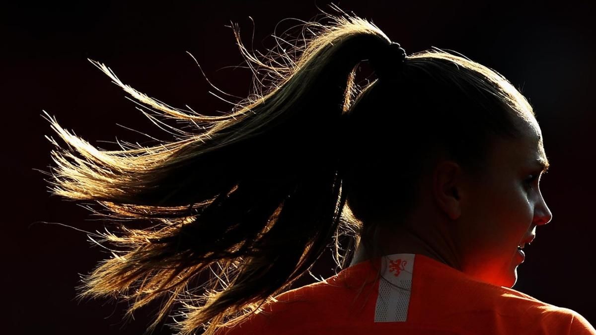 У Нідерландах 19-річній дівчині дозволили виступати за чоловічий футбольний клуб У Нідерландах 19-річній дівчині дозволили виступати за чоловічий футбольний клуб